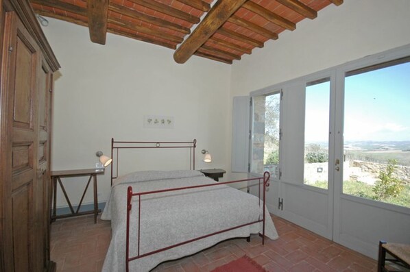 2 bedrooms, travel crib