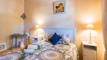 3 dormitorios, tabla de planchar con plancha, wifi gratis y ropa de cama