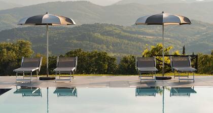 Villa Salassa 8 makuuhuonetta, vuodepaikkoja 16