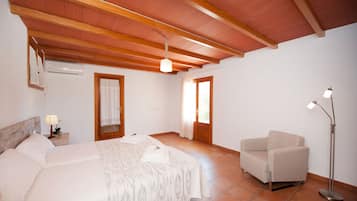 3 chambres, fer et planche à repasser, Wi-Fi gratuit, draps fournis