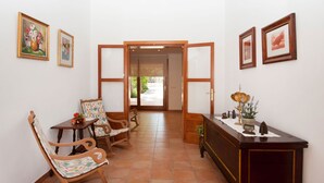 A hallway with a wooden desk, chairs, and framed pictures on the walls. - WOODHOUSE - Beautiful townhouse with private pool, porch with BBQ and wonderful terrace. F (Ariany)