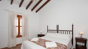 3 bedrooms, iron/ironing board, free WiFi, bed sheets
