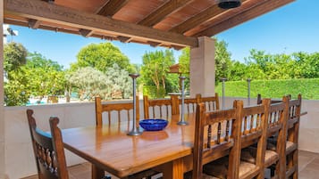 Outdoor dining
