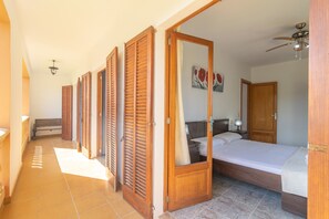 6 chambres, fer et planche à repasser, Wi-Fi gratuit, draps fournis