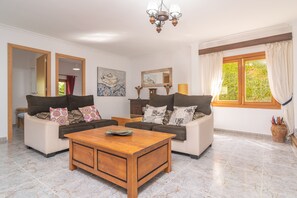 TV, caminetto, tavolo da ping pong