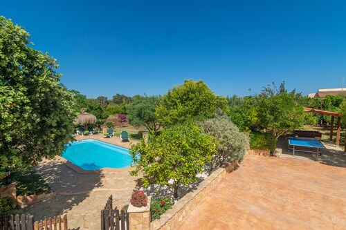 PILI - Wonderful villa with private pool amidst the fields. Free WiFi