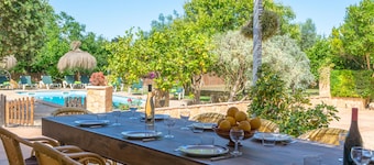 PILI - Maravillosa villa con piscina privada entre campos. WiFi Gratis
