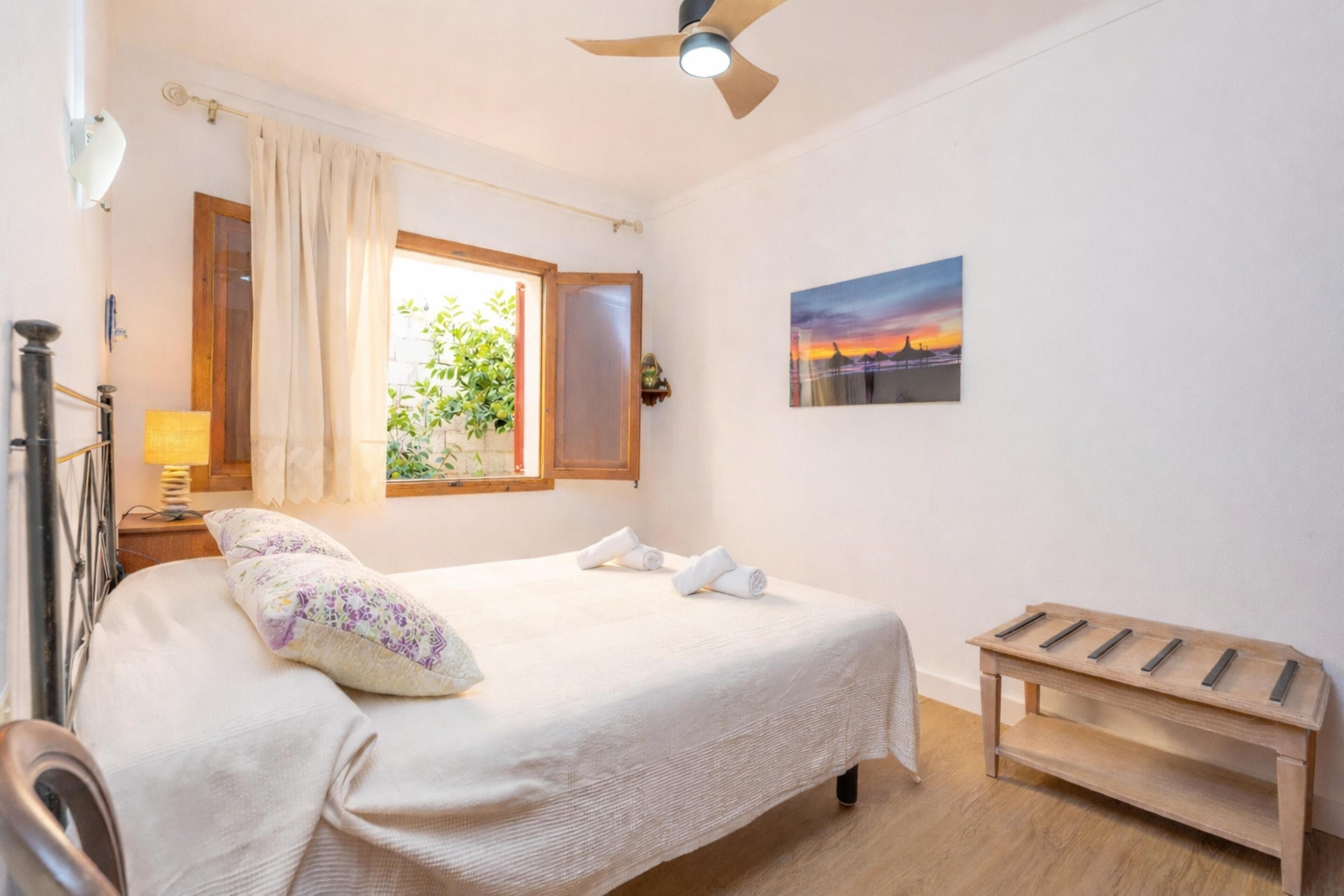 3 makuuhuonetta, silitysrauta/-lauta, ilmainen Wi-Fi, vuodevaatteet