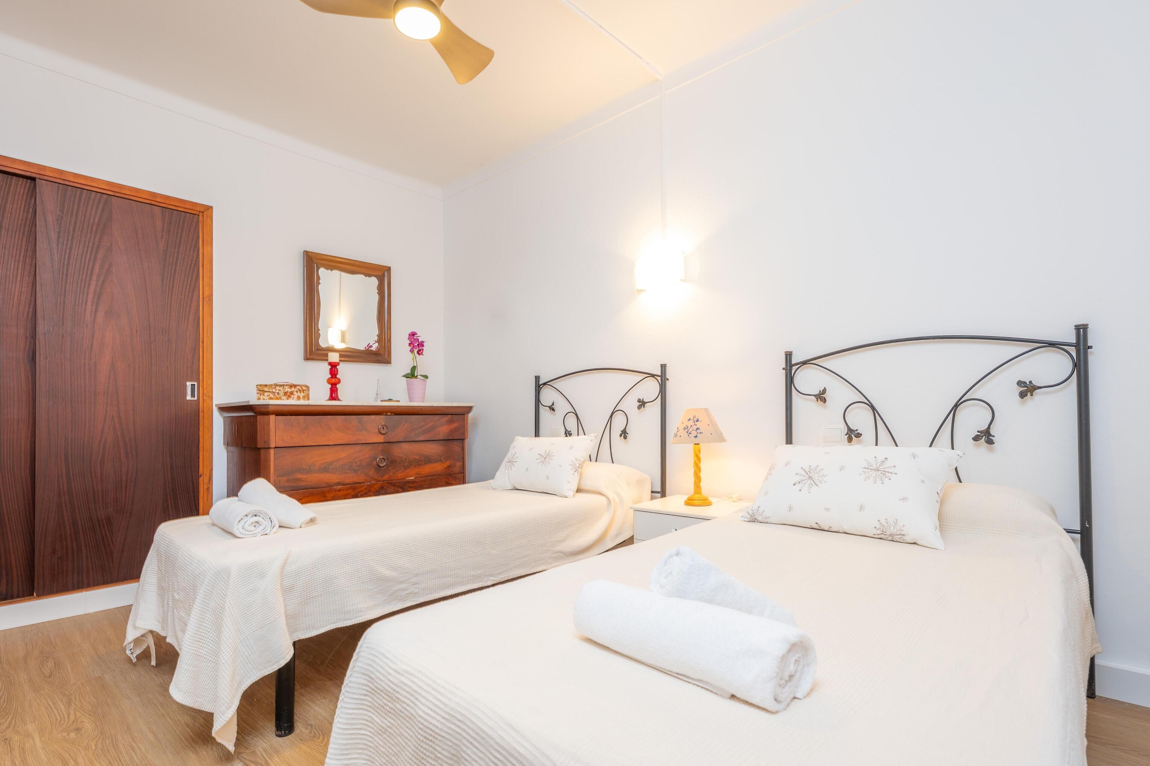 3 bedrooms, iron/ironing board, free WiFi, bed sheets