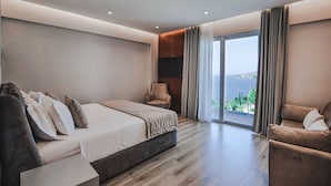 Junior Suite, 1 King Bed, Beach View | Minibar, desk, soundproofing, WiFi (free) - Hotel Oasis (Sarandë)