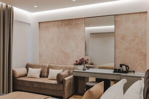 Junior Suite, 1 King Bed, Beach View | Minibar, desk, soundproofing, WiFi (free) - Hotel Oasis (Sarandë)