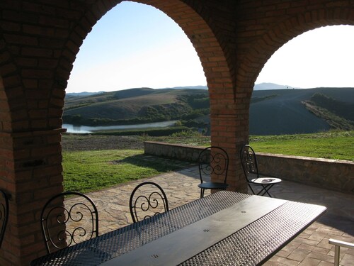 Beautiful private villa for 7 guests with WIFI, A/C, private pool, TV, patio and panoramic view