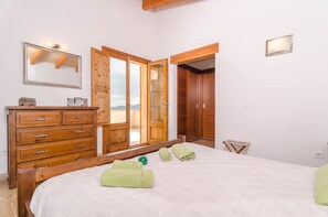 3 dormitorios, tabla de planchar con plancha, wifi gratis y ropa de cama