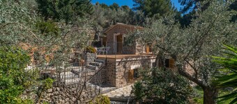 ES COLL D'EN PASTOR - Beautiful stone house with spacious terraces amidst the mountains. F