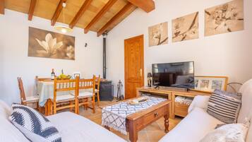 Fernseher, Bücher, Stereoanlage