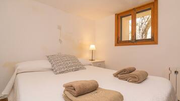 3 dormitorios, tabla de planchar con plancha, wifi gratis y ropa de cama