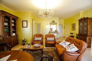 Fernseher, DVD-Player, Stereoanlage