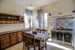 Refrigerador, horno, placa de cocina, lavavajillas
