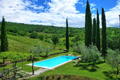 Villa Lo Scoiattolo - Holiday Country Villa with private swimming pool in Casentino Valley, Tuscany