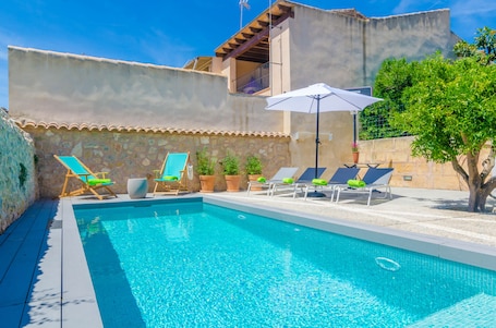 Pool. CA NA SIONA - Ferienhaus mit privaten Pool in Vilafranca de Bonany. WiFi gratis
