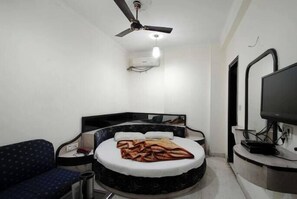 高級寝具、デスク、WiFi (無料)