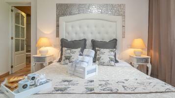 4 bedrooms, iron/ironing board, free WiFi, bed sheets