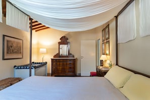 6 bedrooms, iron/ironing board, travel cot, free WiFi