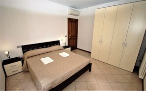 4 室のベッドルーム、WiFi (無料)