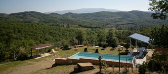 Maison de vacances privée avec piscine privée, WIFI, climatisation, TV, patio, prÚs de Arezzo