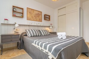 3 chambres, fer et planche à repasser, accès au Wi-Fi (inclus)