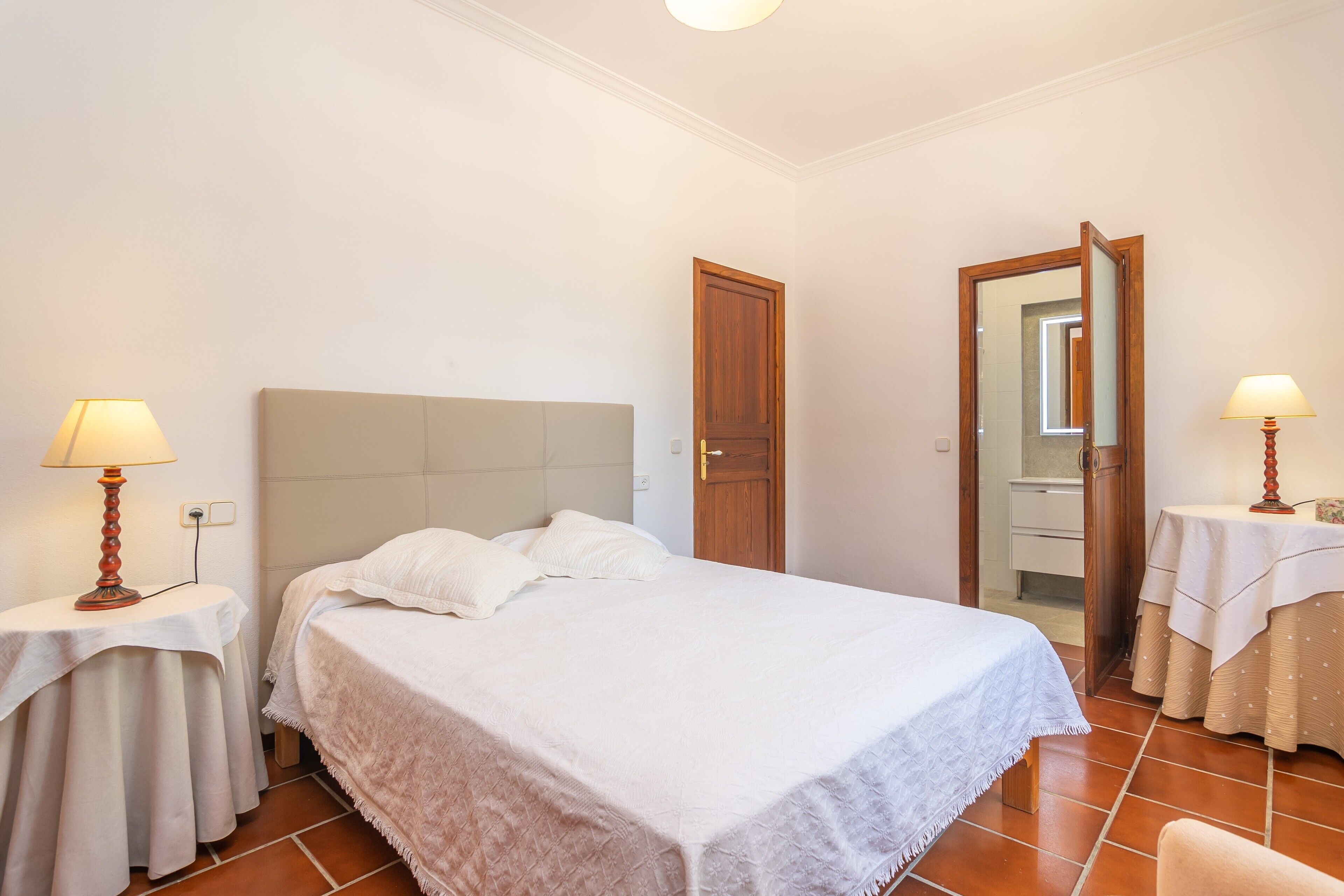 3 habitaciones, tabla de planchar con plancha y wifi gratis 