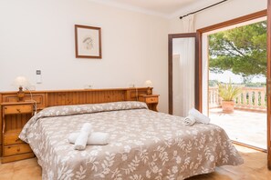 5 habitaciones, tabla de planchar con plancha y wifi gratis 