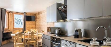 冰箱、微波炉、烤箱、炉灶