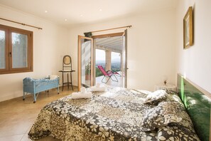 3 chambres, fer et planche à repasser, Wi-Fi gratuit, draps fournis