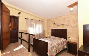 3 bedrooms, travel crib, free WiFi