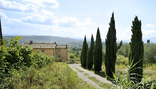 Alleinstehendes Ferienhaus mit Whirlpool, privatem Pool, Klimaanlage, TV, Innenhof, bei Lucca