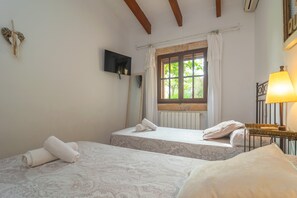 2 habitaciones, tabla de planchar con plancha y wifi gratis 