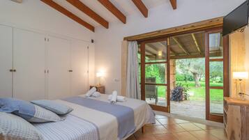 2 dormitorios, tabla de planchar con plancha, wifi gratis y ropa de cama