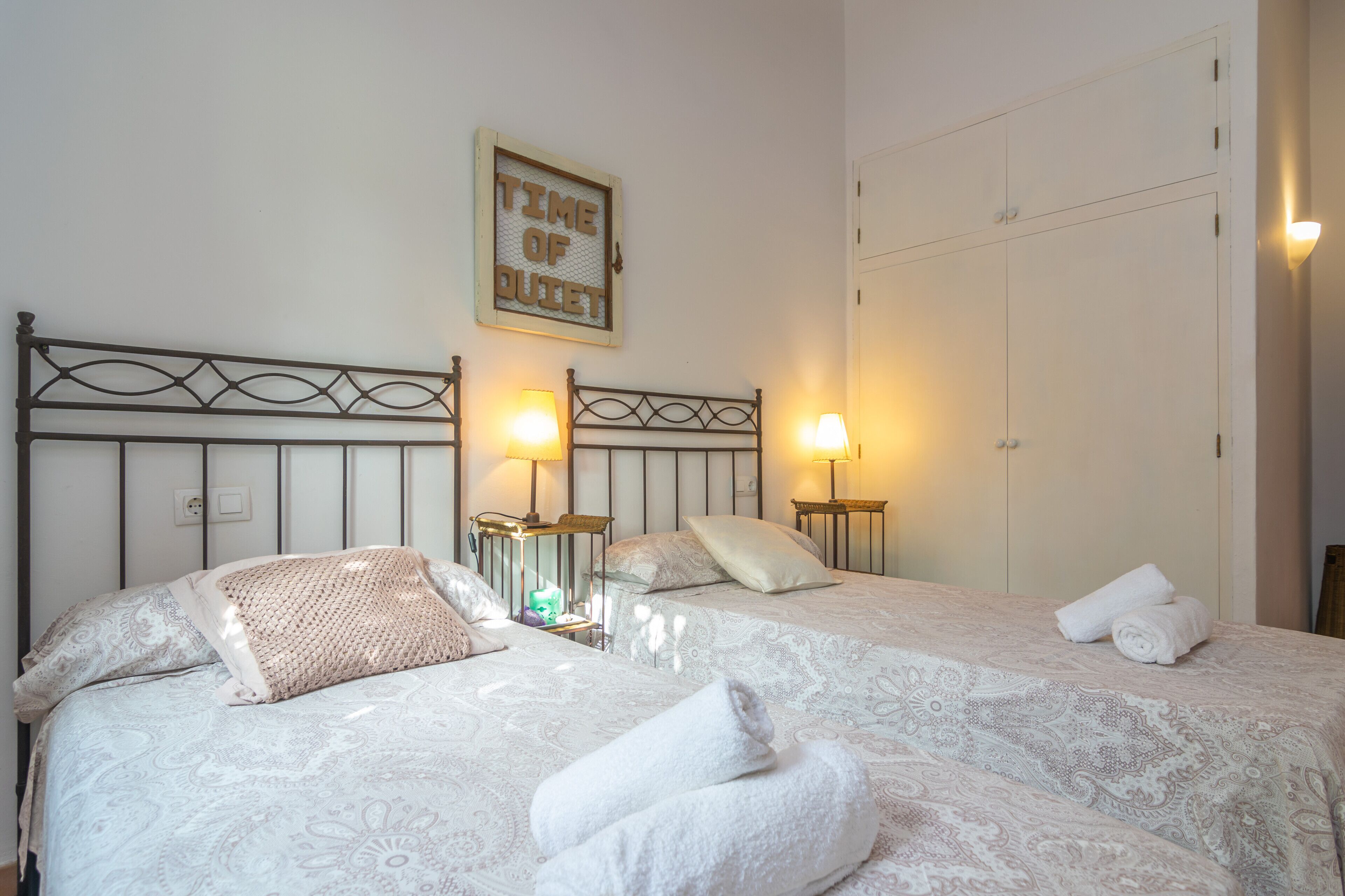 2 slaapkamers, een strijkplank/strijkijzer, gratis wifi, beddengoed