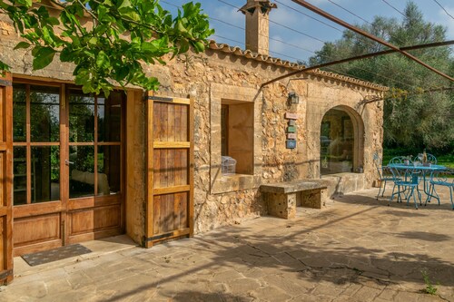 S'ERA NOVA - Beautiful villa with private pool surrounded by a beautiful garden. Free WIFI