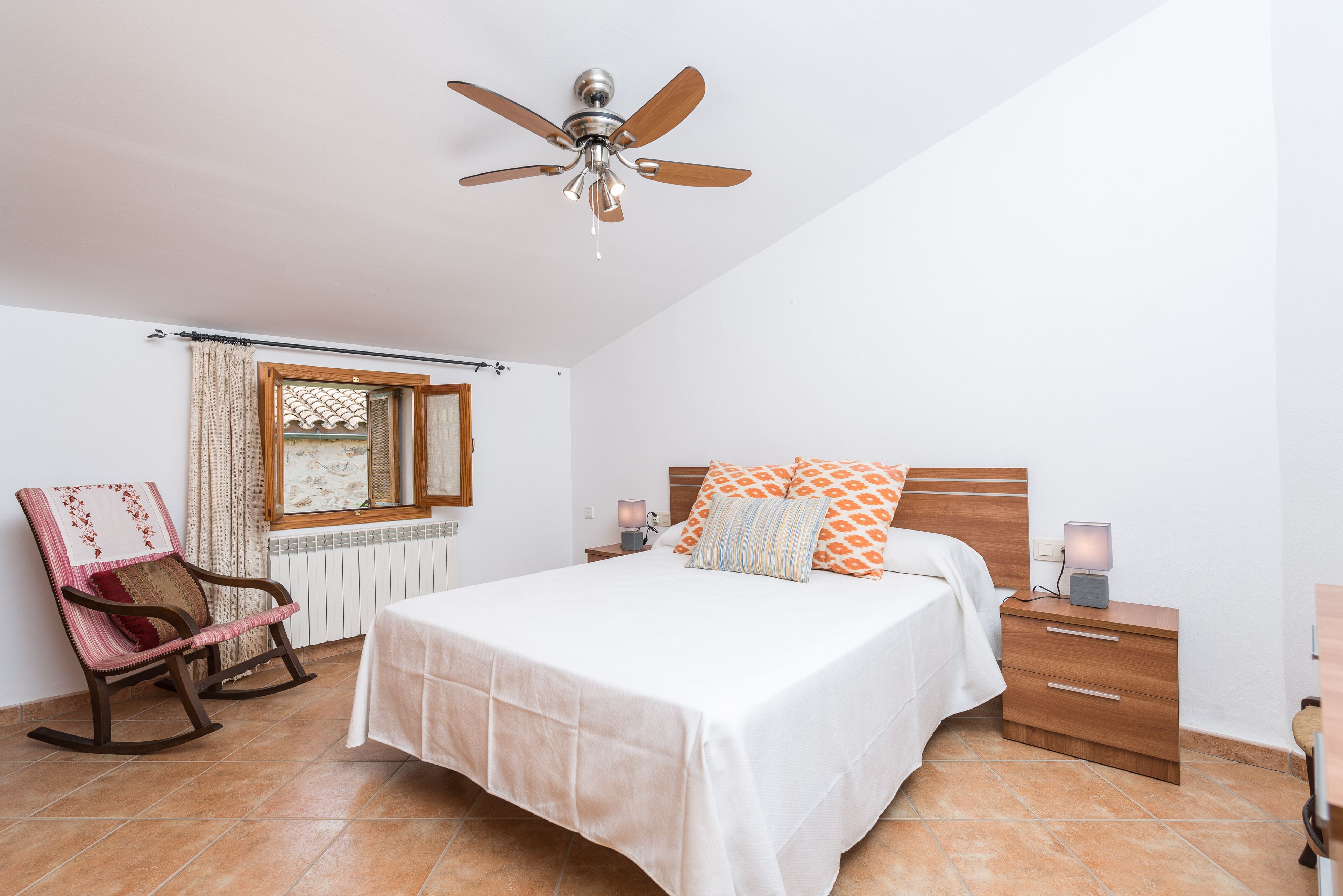 2 slaapkamers, een strijkplank/strijkijzer, gratis wifi, beddengoed