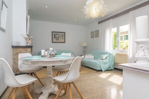 Dining - CONSTRUCCIONES BALAGUER - Villa with private pool in Mancor de la Vall. Free WiFi (Mancor de la Vall)