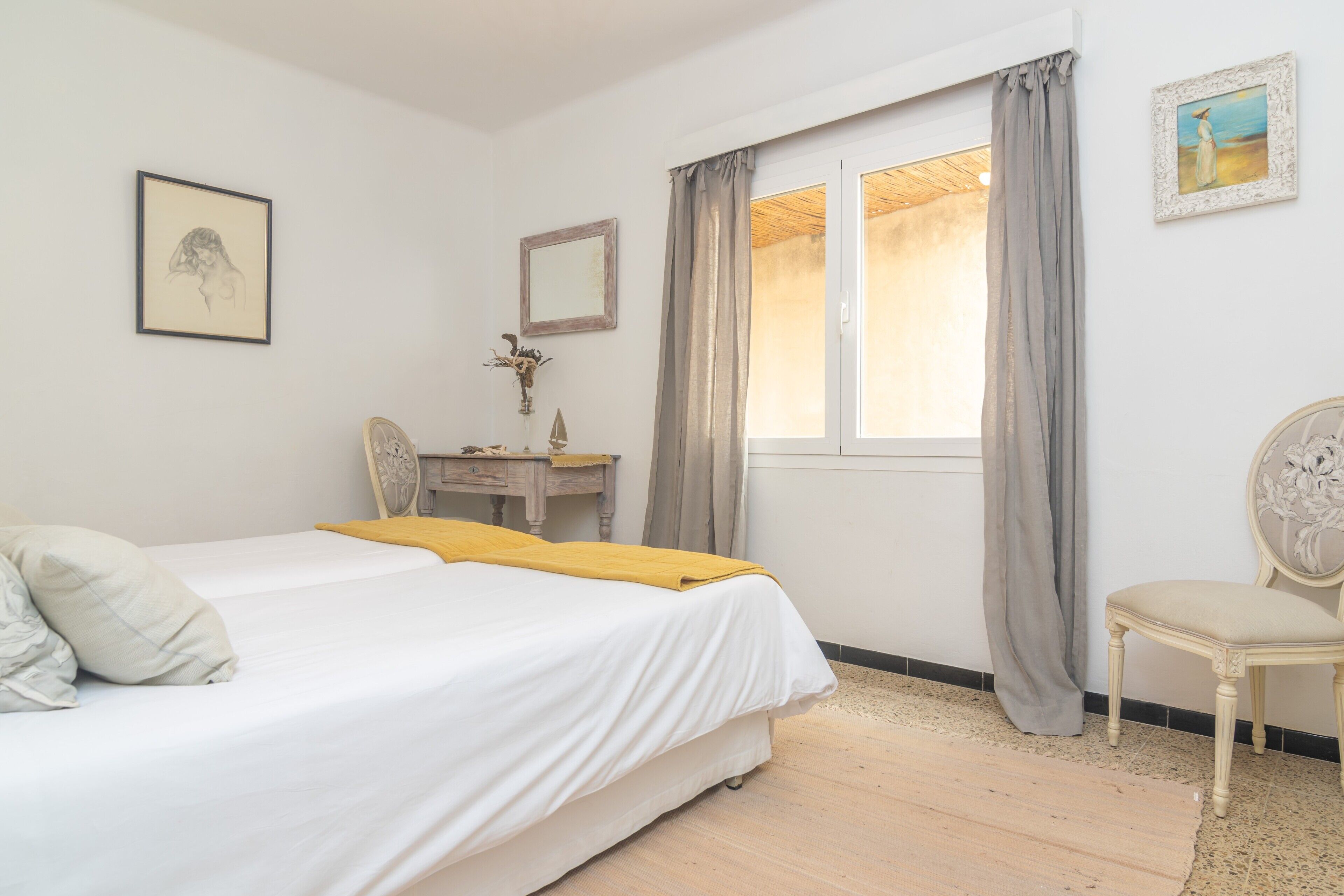 3 slaapkamers, een strijkplank/strijkijzer, gratis wifi, beddengoed