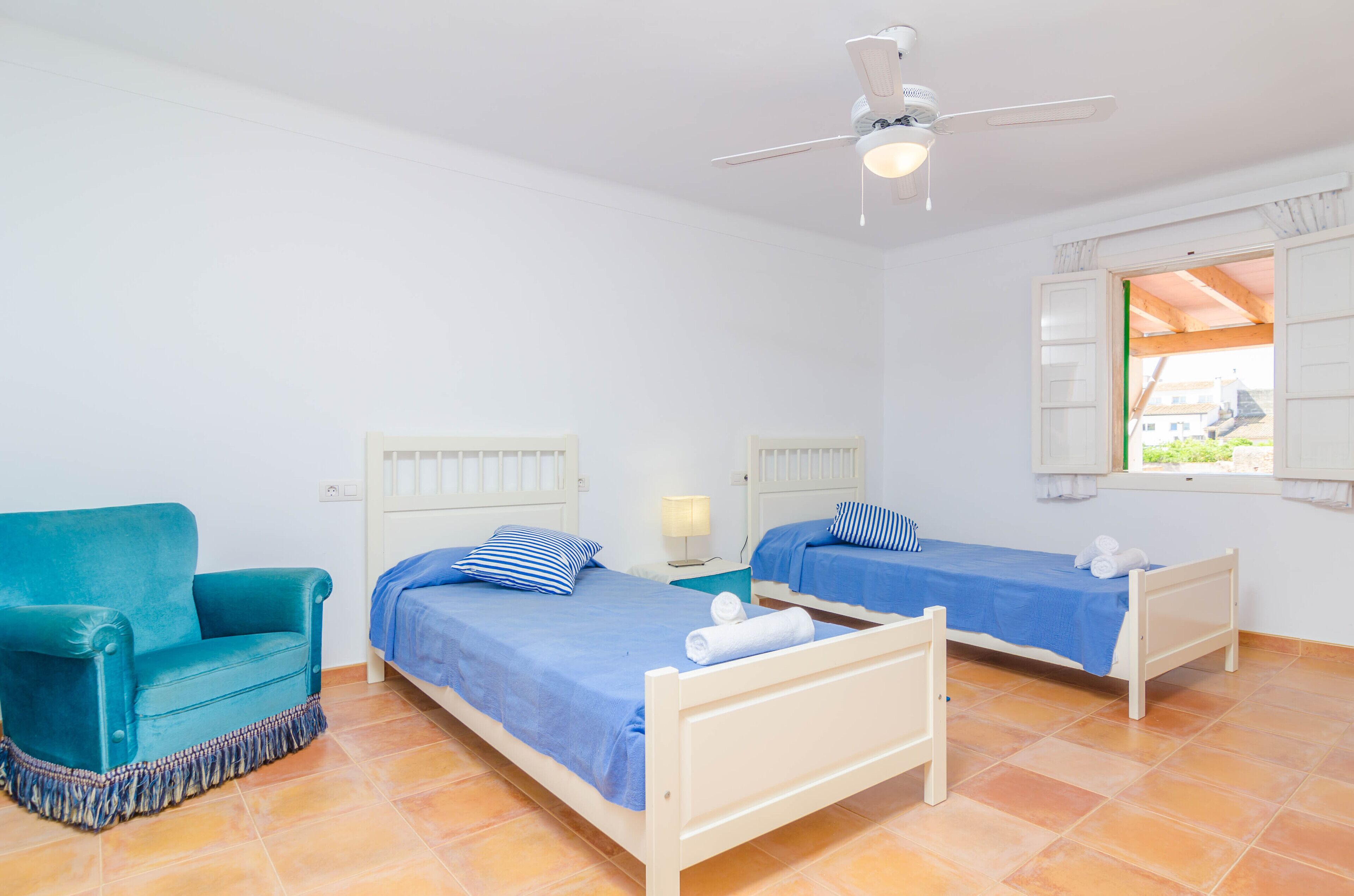 2 slaapkamers, een strijkplank/strijkijzer, gratis wifi, beddengoed