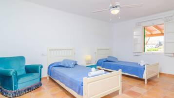 2 slaapkamers, een strijkplank/strijkijzer, gratis wifi, beddengoed