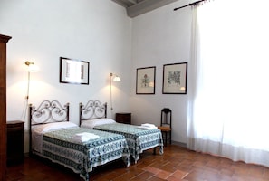 4 bedrooms, iron/ironing board, travel crib, free WiFi