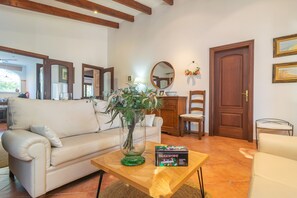 TV - CA NA MATAS - Villa with private pool in Son Serra de Marina. Free WiFi (Son Serra de Marina)