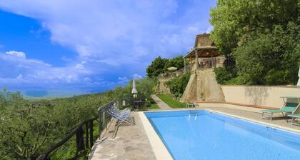 Alleinstehendes Ferienhaus mit W-LAN, privatem Pool, TV, Haustiere erlaubt, bei Arezzo