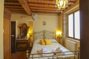 5 Schlafzimmer, Bügeleisen/Bügelbrett, kostenloses WLAN, Bettwäsche