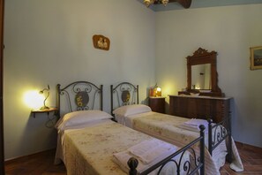 5 Schlafzimmer, Bügeleisen/Bügelbrett, kostenloses WLAN, Bettwäsche